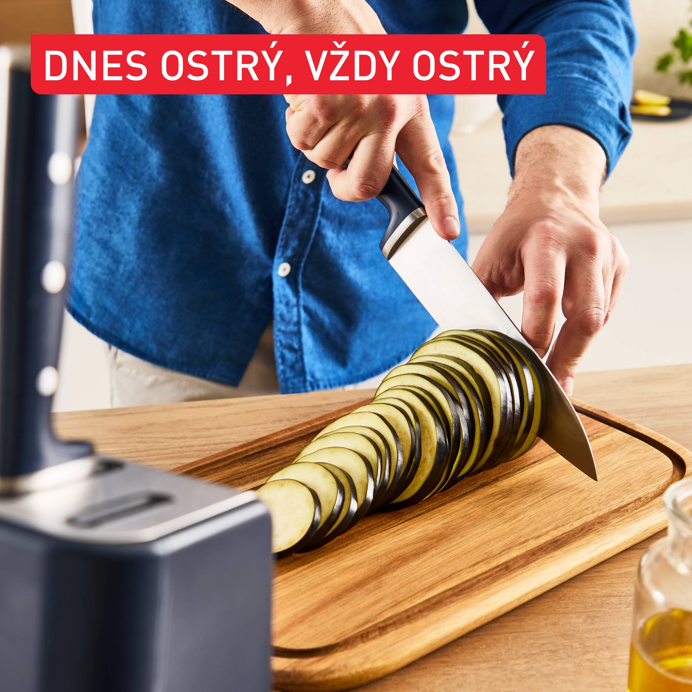 Súprava kuchynských nožov a blok na nože s integrovanou brúskou Tefal EverSharp K297S644 5 ks