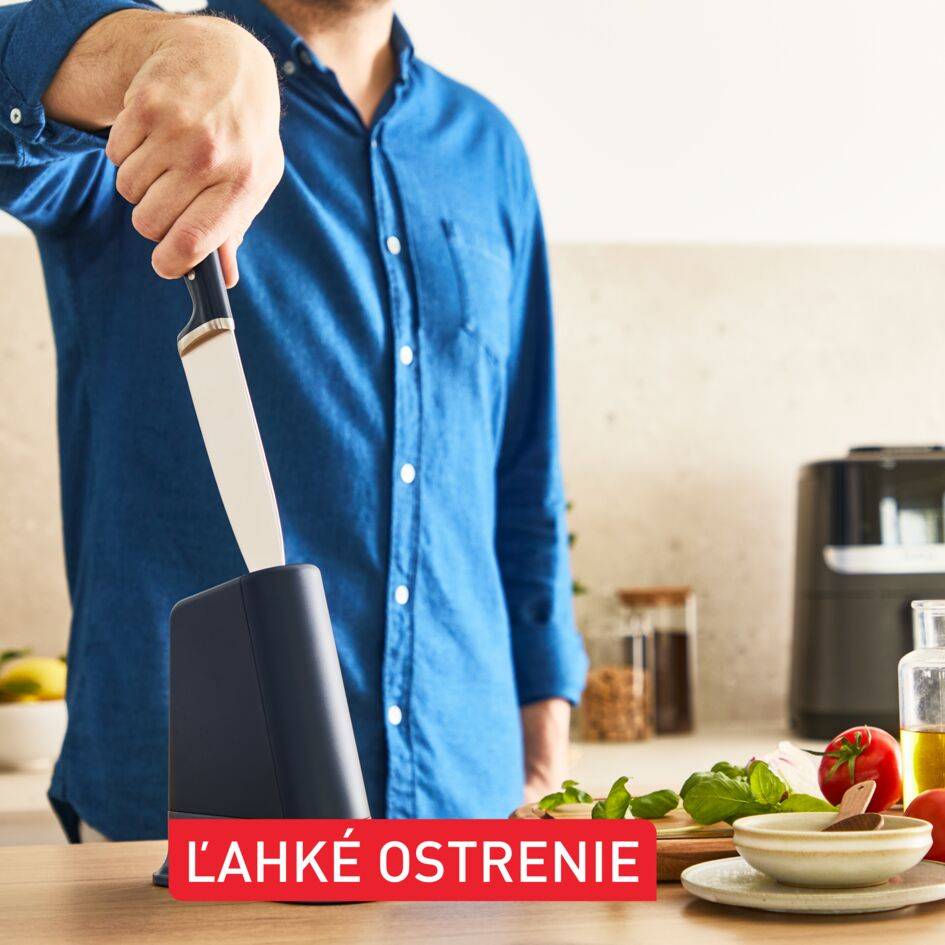 Samoostriaci kuchynský nôž Tefal EverSharp chef a blok na nože s integrovanou brúskou K297S244
