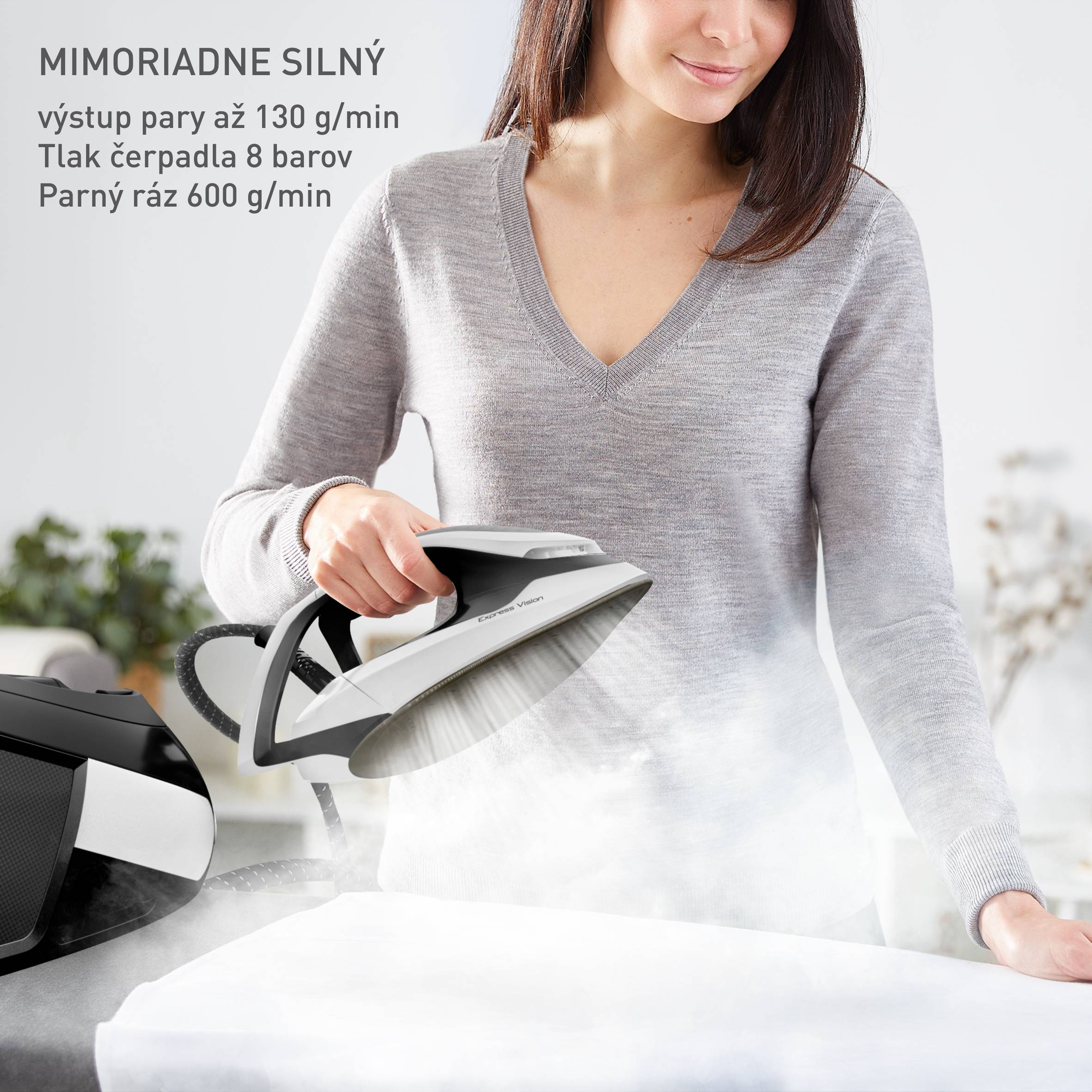 Žehlička s parným generátorom Tefal Express Vision SV8156E0