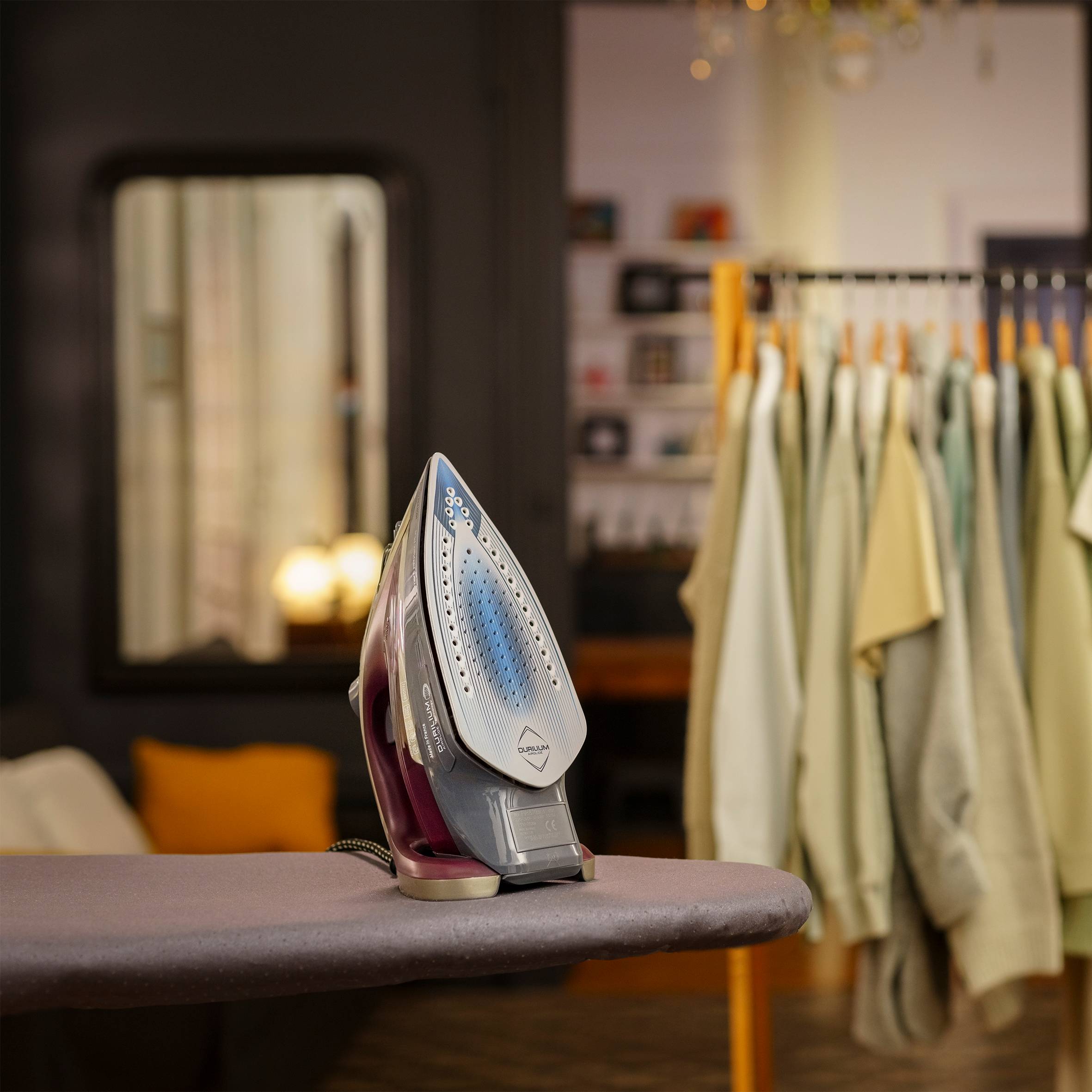 Naparovacia žehlička Tefal Smart Protect Plus FV6870E0 Vínová/Sivá